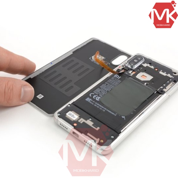 مراحل تعویض باتری Xiaomi BM3F Mi 8 Pro